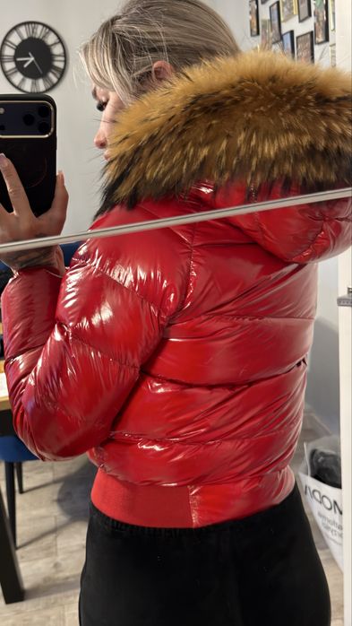 Kurtka Moncler czerwona