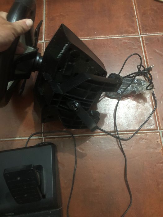 Vendo levante com pepedais para consola é pc