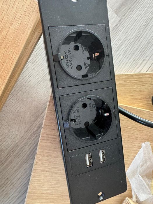 Szafka nocna z szufladami i gniazdem USB 230