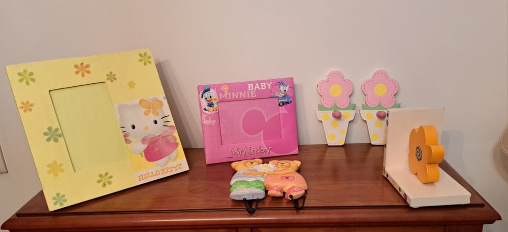 Conjunto quaro Menina- 1 moldura H.Kitty-1 moldura  Minnie- 2 conjunto