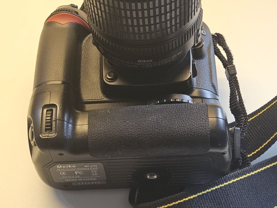 Nikon D90, obiektyw, grip