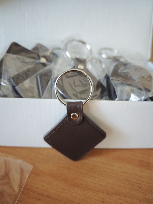 Кожанный брелок RFID 125кГц Vizit