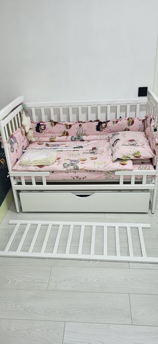 Дитяче ліжко з маятниковим механізмом