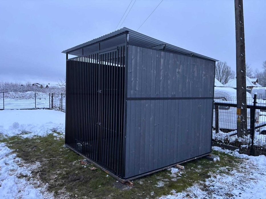 Kojec dla psa z dodatkiem drewna