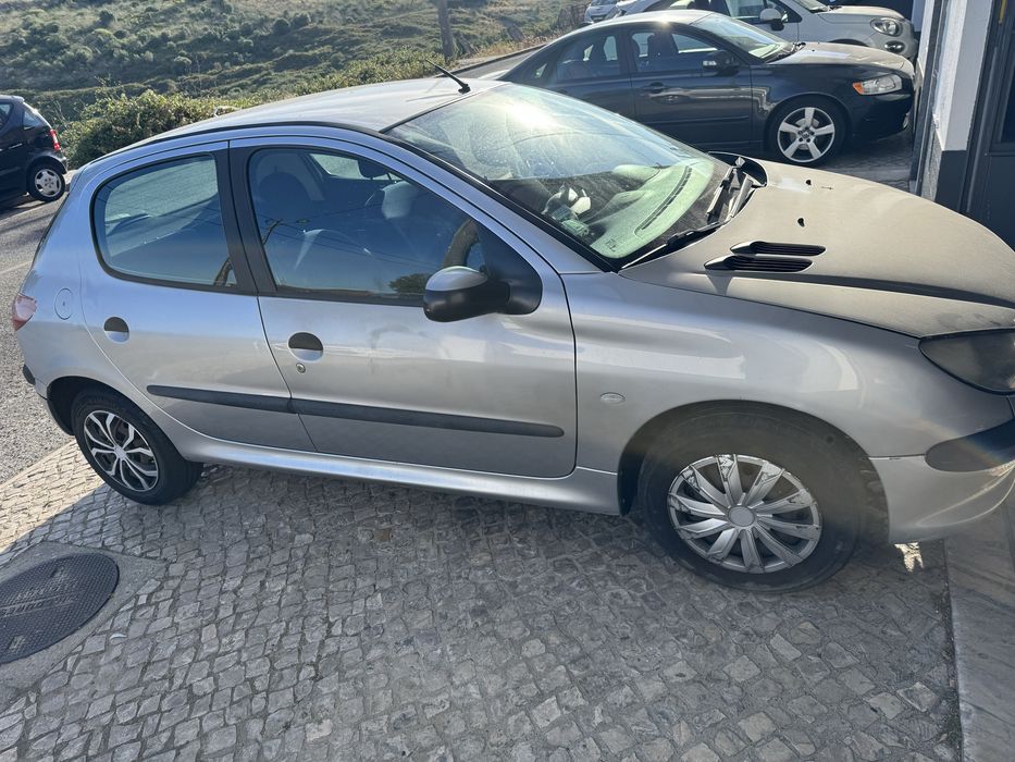 Peugeot 206 com avaria