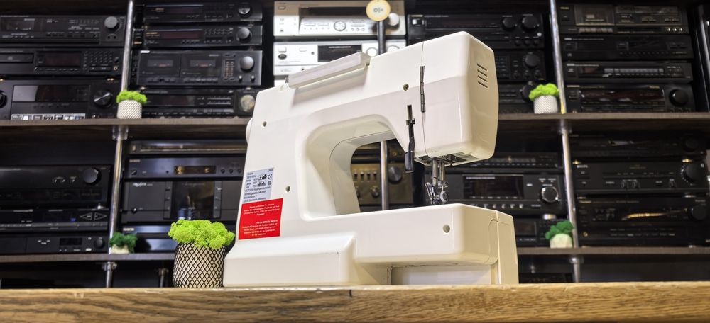 Швейна машинка Victoria 7640/педаль