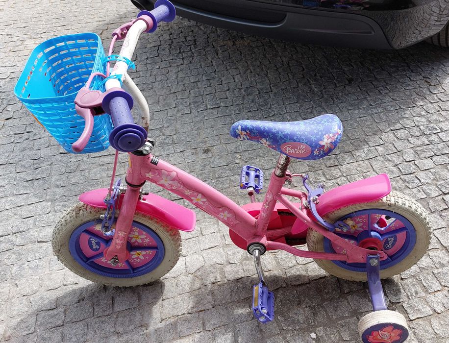 Vendo bicicleta criança Barbie, roda 14, com rodinhas