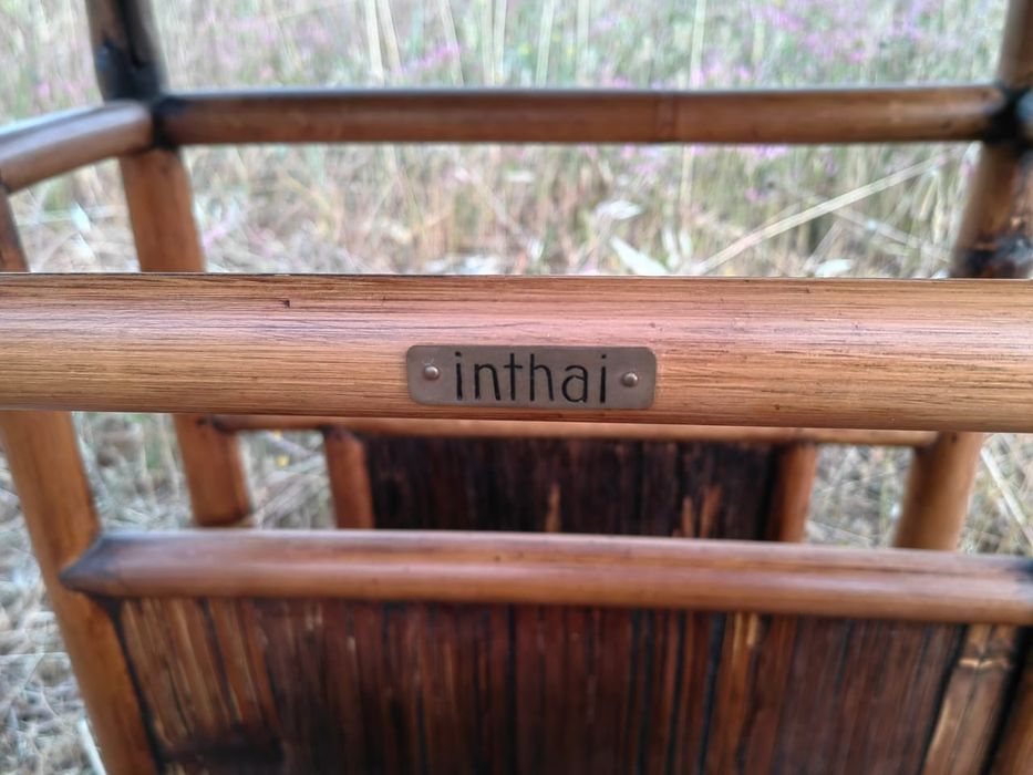 Mesa auxiliar em bambu com porta-revistas – Inthai
