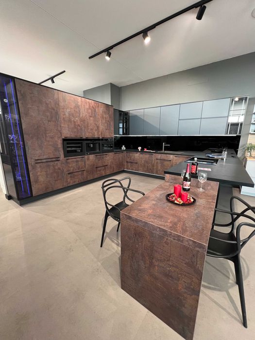 OKAZJA-Kuchnie z ekspozycji sprzedam .KOLOR WOW .