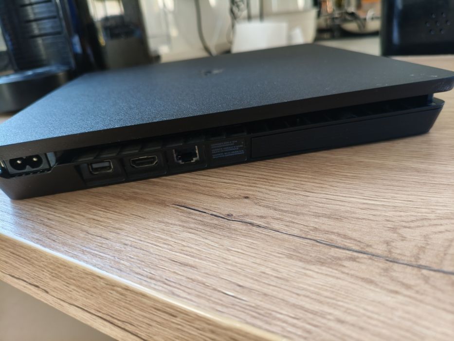PlayStation 4 Slim 1TB com comando novo
