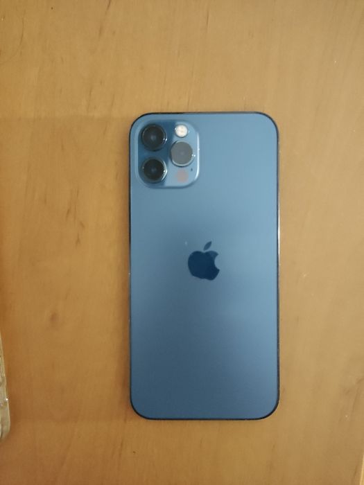 Продам iPhone 12 pro на запчастини.. все в  відмінному стані.