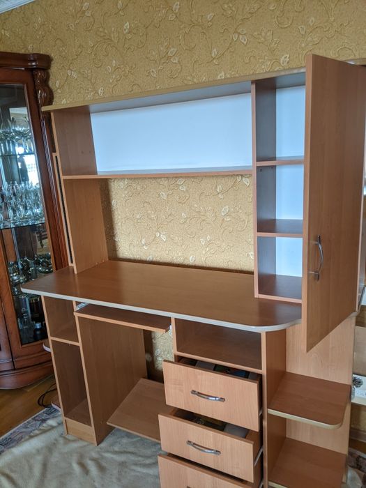 Продам комп'ютерний стіл