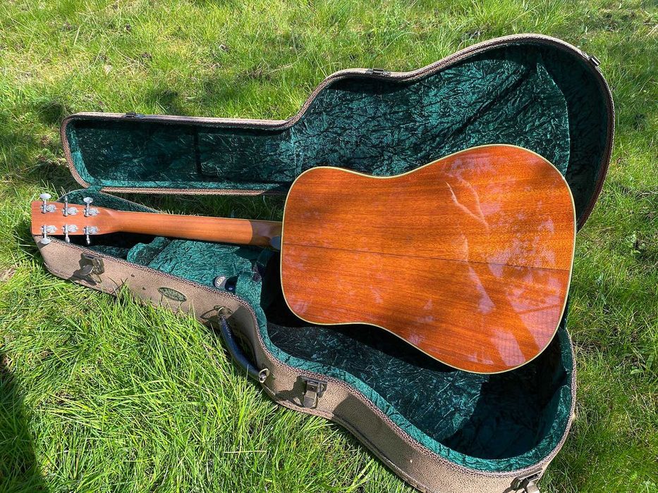 Fantástica guitarra Larson Bros