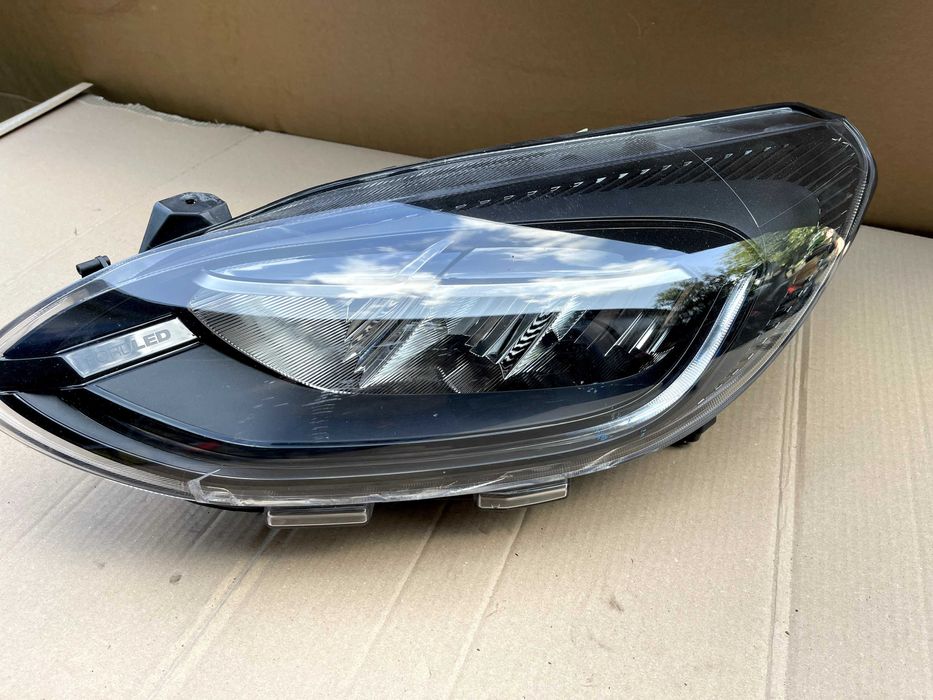 Lampa przód lewy Ford Fiesta MK 8 LED EUROPA