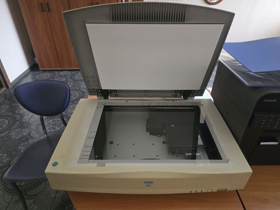 Професійний графічний сканер A3+ Epson Expression 1640XL