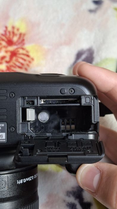 Фотоаппарат Canon 1300d е торг