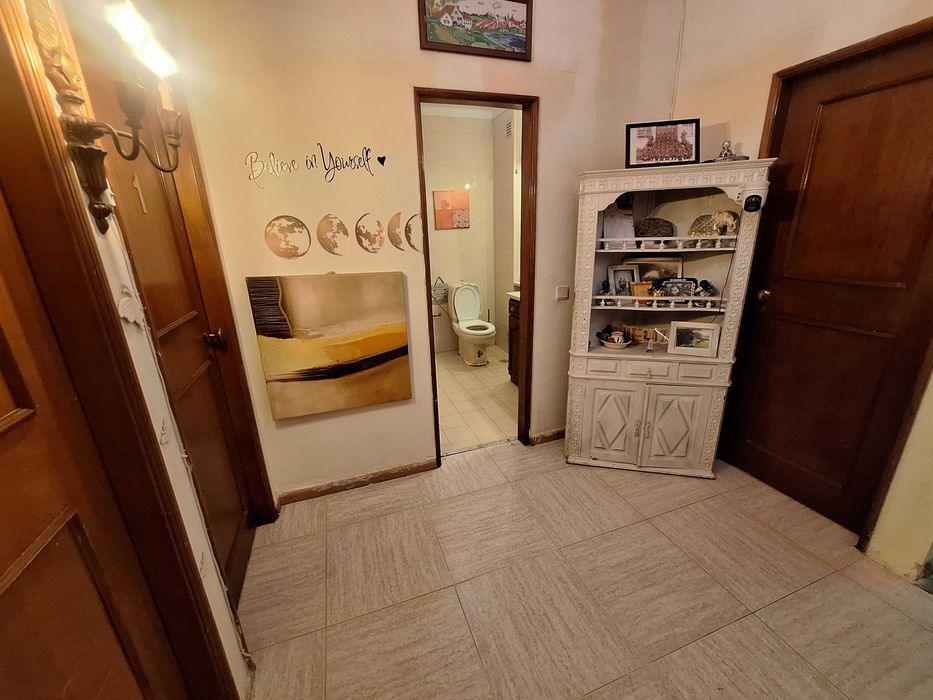 Bom quarto em zona sossegada mas perto de transportes e comercios.