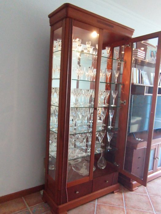 Conjunto de jantar em madeira de cerejeira