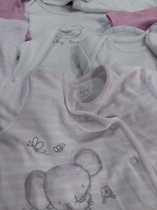 Lote roupa bebé menina 9–12 meses – 20 bodies + babygrow