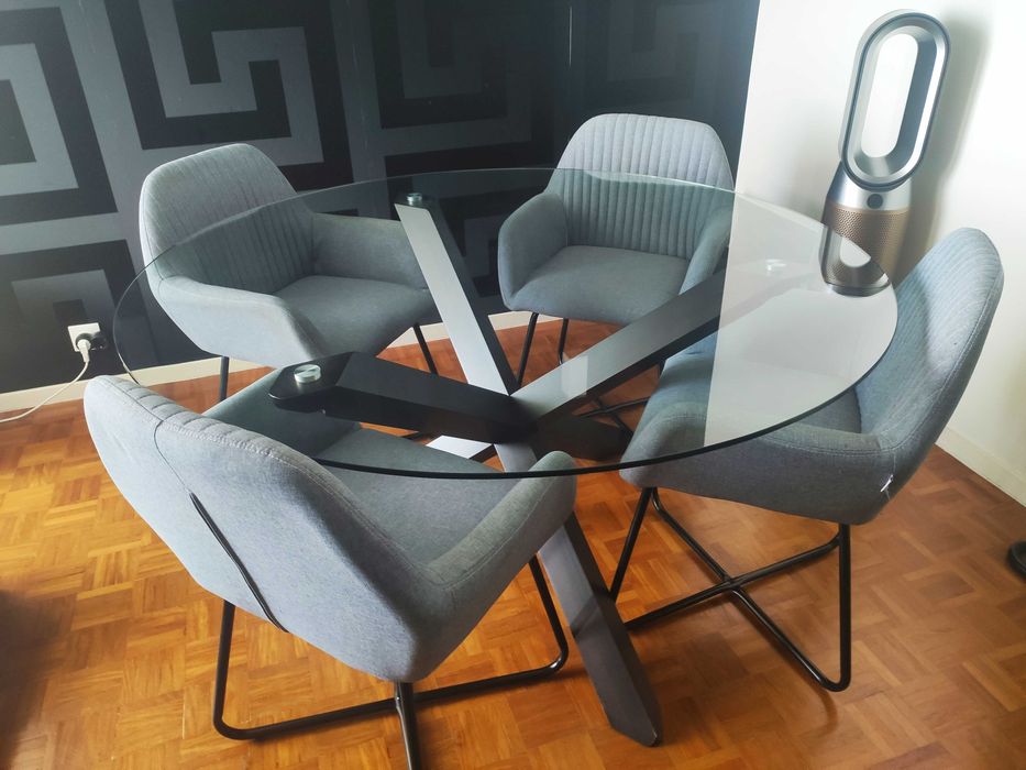 Mesa de Sala de Jantar — Mesa Redonda em Vidro