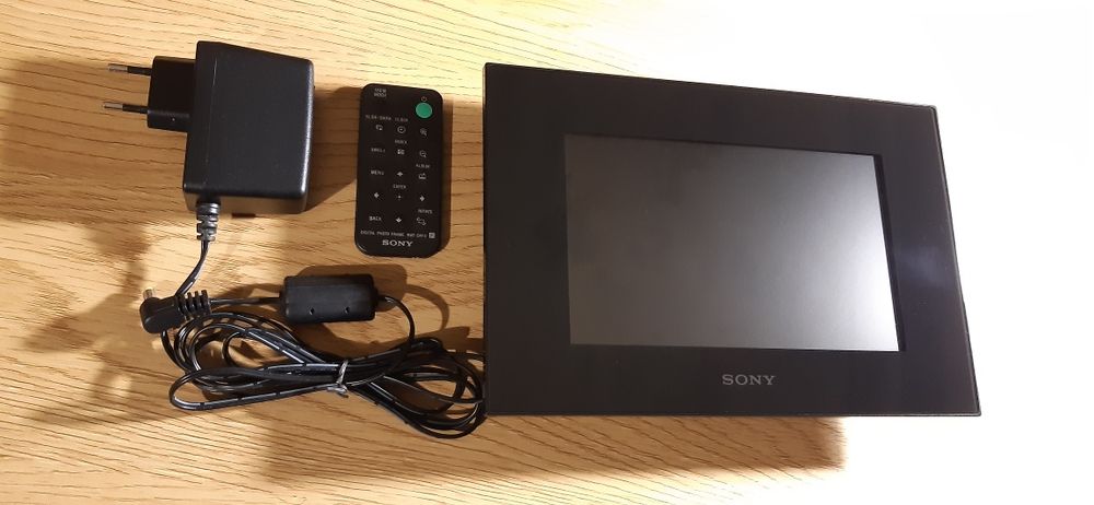 Цифрова фоторамка SONY DPF d82