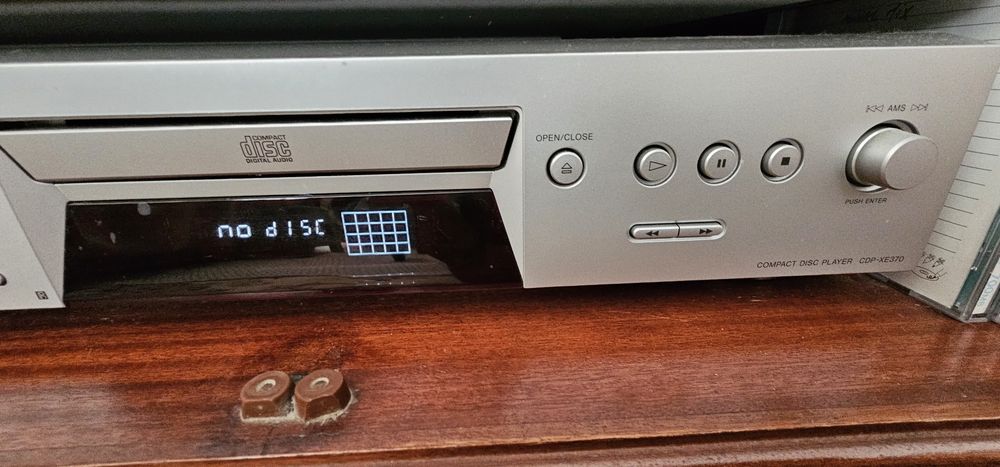 Cambridge AX C25 e Sony CDP-XE 370 Leitores CD como Novos.