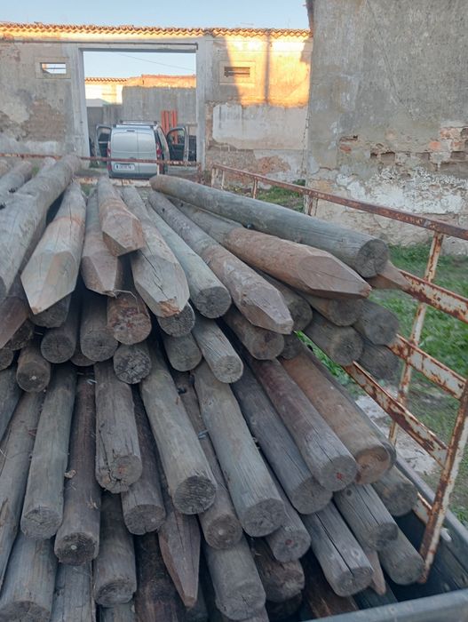 Postes de Madeira Tratados novos e usados com 1,80 mts ,  2,00 mts, 2,