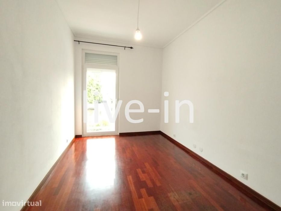 Apartamento T3 junto à Escola Mário Sacramento