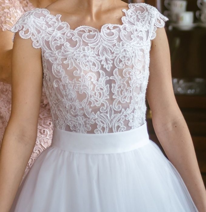 Suknia ślubna, koronka, krój: litera A/księżniczka 34 / 36 / 38 XS S M