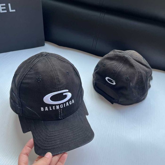 Czapka baseballowa Balenciaga z haftem i spranym wzorem