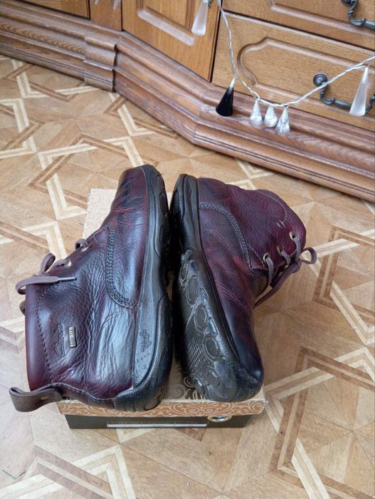 100 % Натуральная кожа  Ботинки  Кроссовки. CLARKS. p. 42
100 % Натура