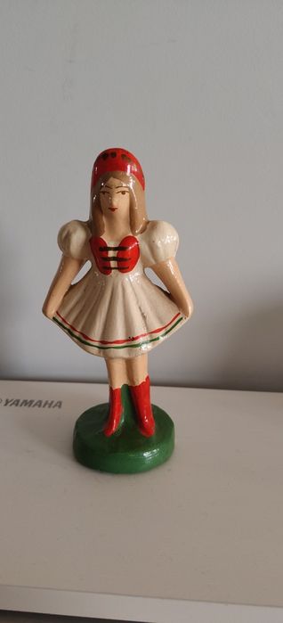 Stara figurka z gipsu