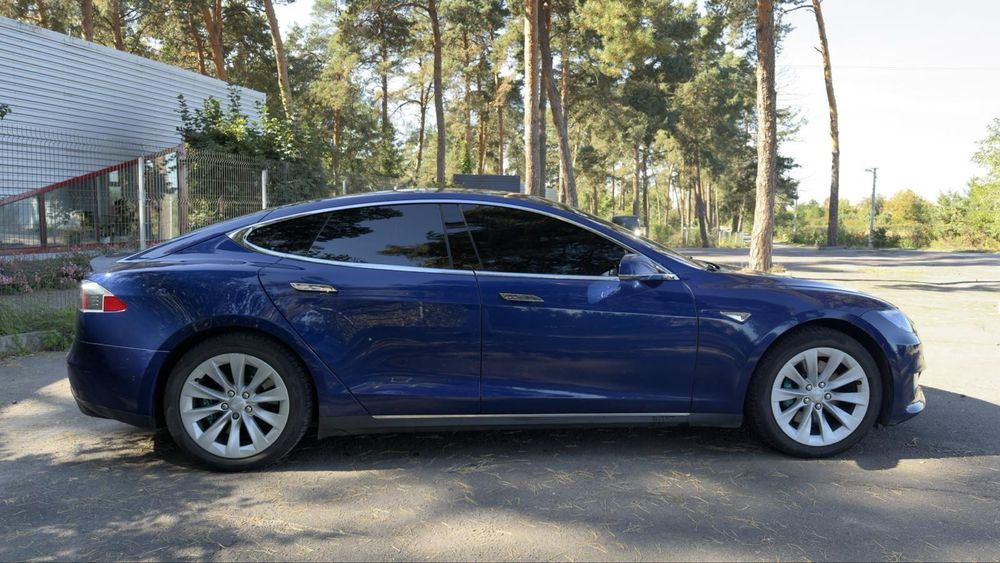 Tesla Model s 70D
