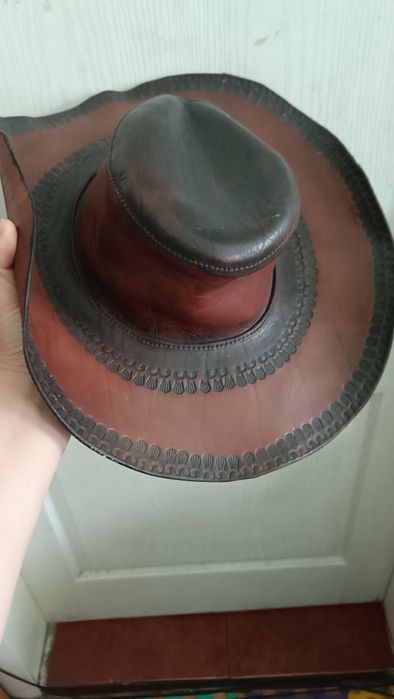 шкіряний ковбойський/австралійський капелюх у хорошому стані.