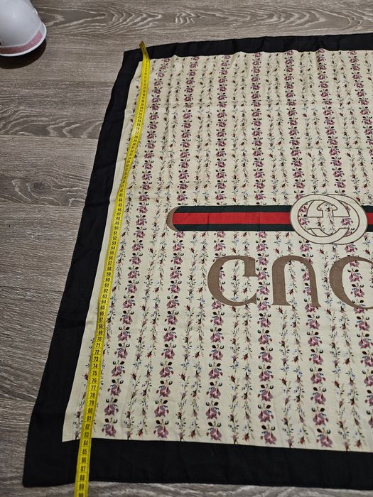 Оригинальный шелковый платок Gucci Christian Dior