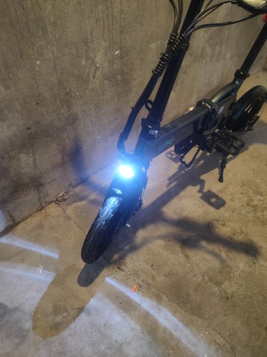 Bicicleta elétrica dobrável