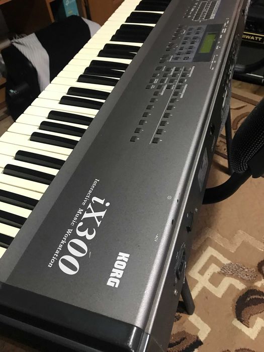 Продам синтезатор Korg IX 300