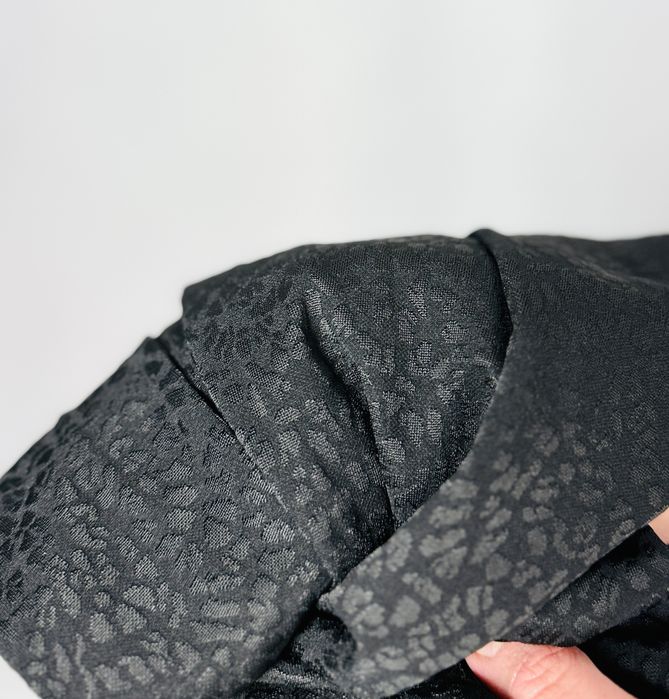 Czarne legginsy w subtelne cętki S 36