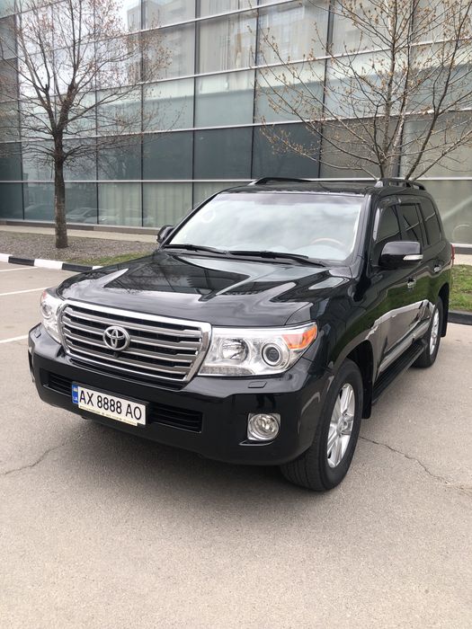 Продам автомобіль Тойота 200