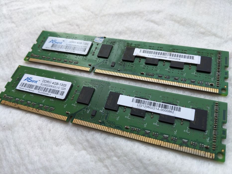 Оперативна пам'ять 4 ГБ DDR3 (2 шт)
