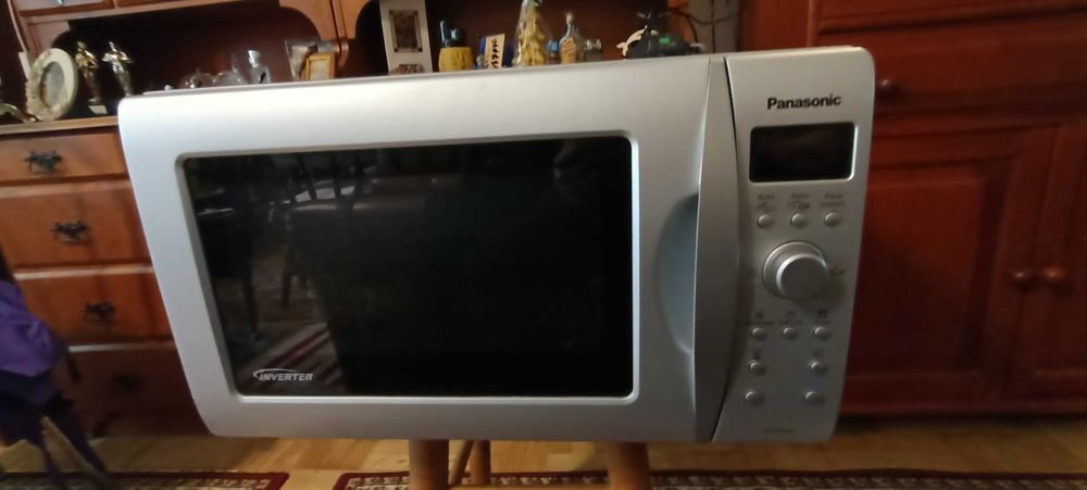 Doskonała  kuchnia mikrofalowa PANASONIC Inventer NN-GD468MEPG srebrna