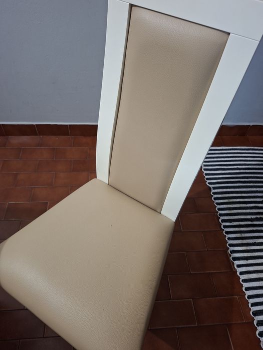 Mesa extensivel com 6 cadeiras