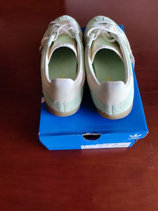 Tênis Adidas, modelo Gazelle