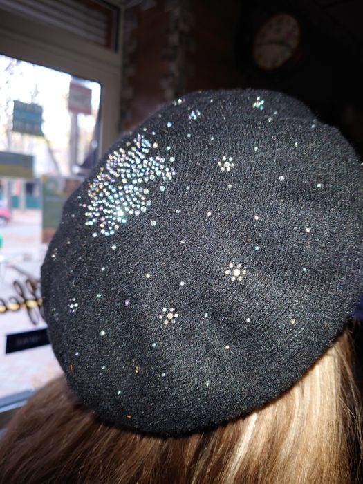 Шапка  бини велюр берет, шапка с ушками.