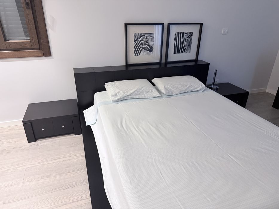 Cama de casal + mesas de cabeceira + colchão