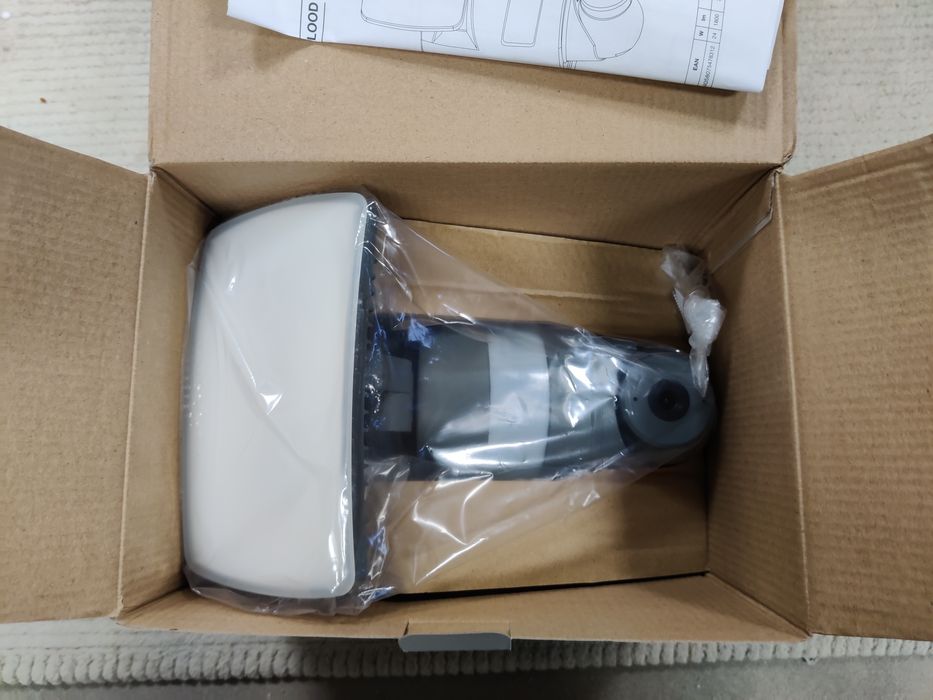 Kinkiet ogrodowy naswietlacz z kamerka Ledvance LED 24 W