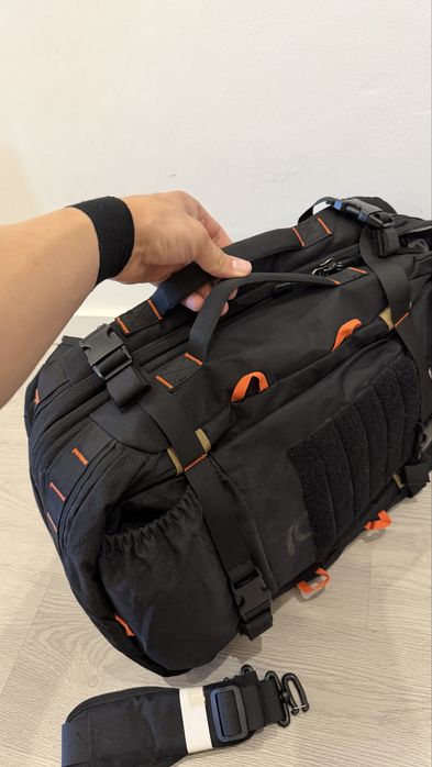 Mochila de viagem/tática 40-50L – como nova