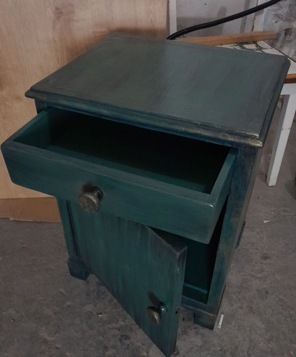 Szafka nocna- ręcznie malowana retro odnowiona