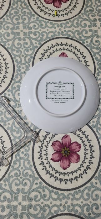 Prato de coleção de Natal Vista Alegre 2000 (suporte incluído)