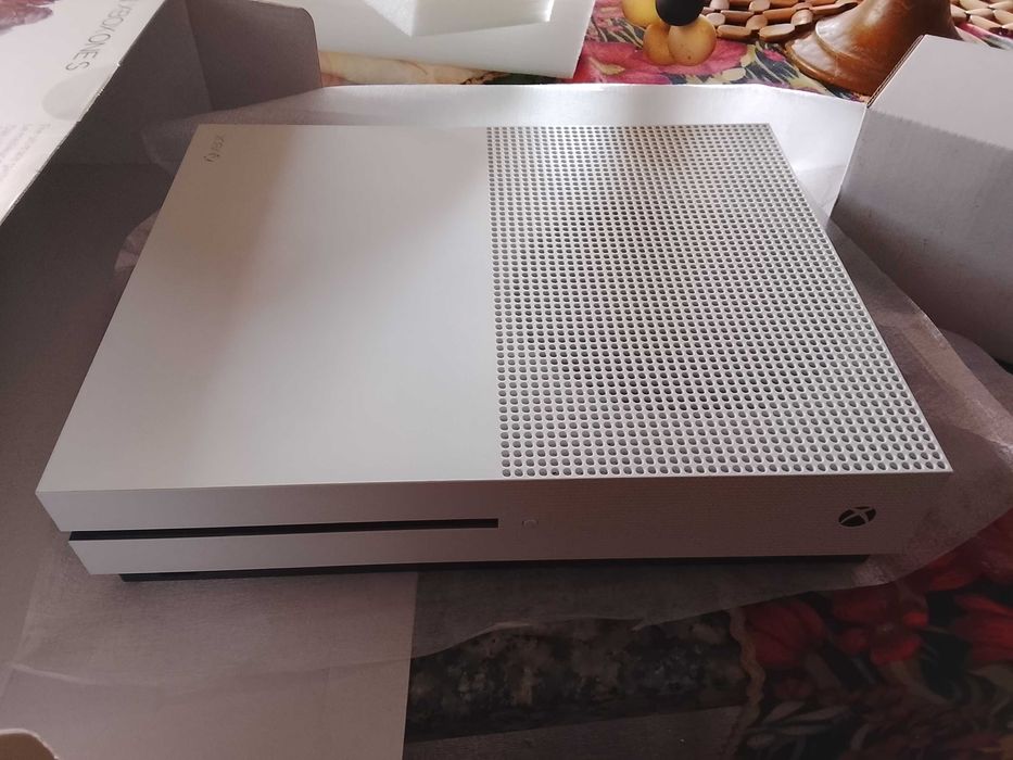 XBOX S com muito pouco uso, como nova 1TB + 1 jogo